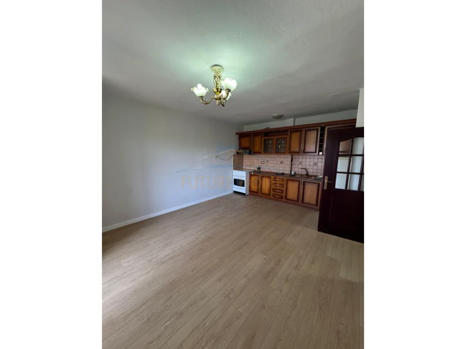 Tirane, shitet apartament 1+1 Kati 4, 60 m² 108.000 € (ALI DEMI)