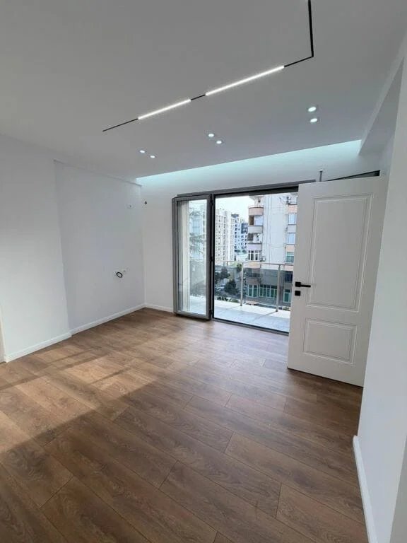 Tirane, shitet apartament 1+1 Kati 4, 61 m² 165.000 € (21 Dhjetori ,Rruga Sali Butka)