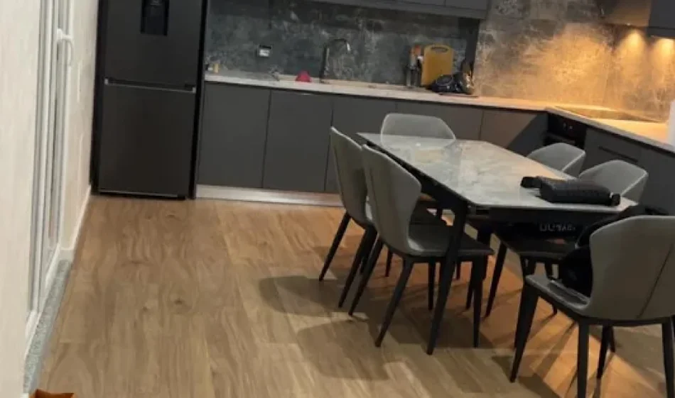Tirane, shitet apartament 1+1 Kati 4, 77 m²