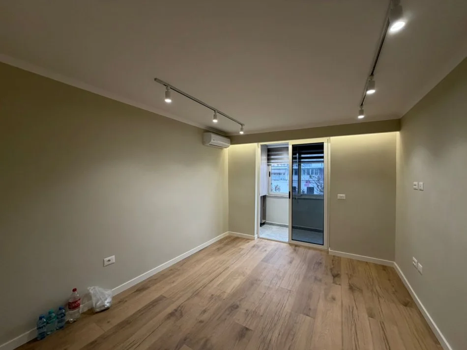 Tirane, shitet apartament 1+1 Kati 5, 45 m² 125.000 € (RRUGA E KAVAJES)