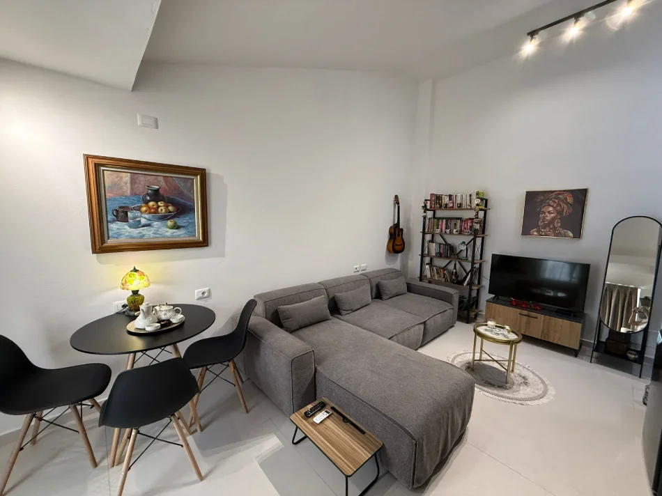 Tirane, shitet apartament 1+1 Kati 5, 64 m² 100.000 € (FRESK)