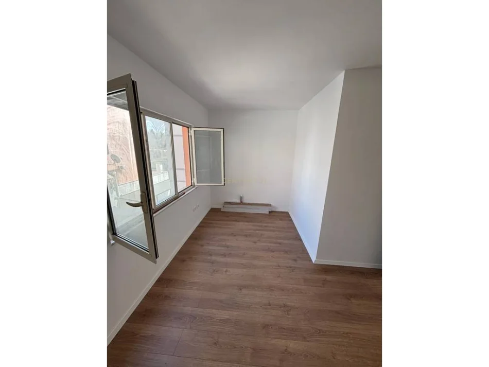 Tirane, shitet apartament 1+1 Kati 5, 69 m² 120.000 € (Fresk Legacy146875)