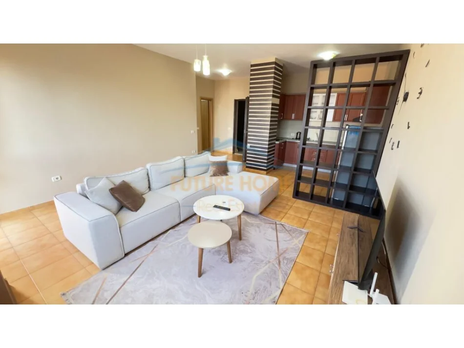 Tirane, shitet apartament 1+1 Kati 5, 73 m² 204.800 € (RRUGA E BARRIKADAVE)