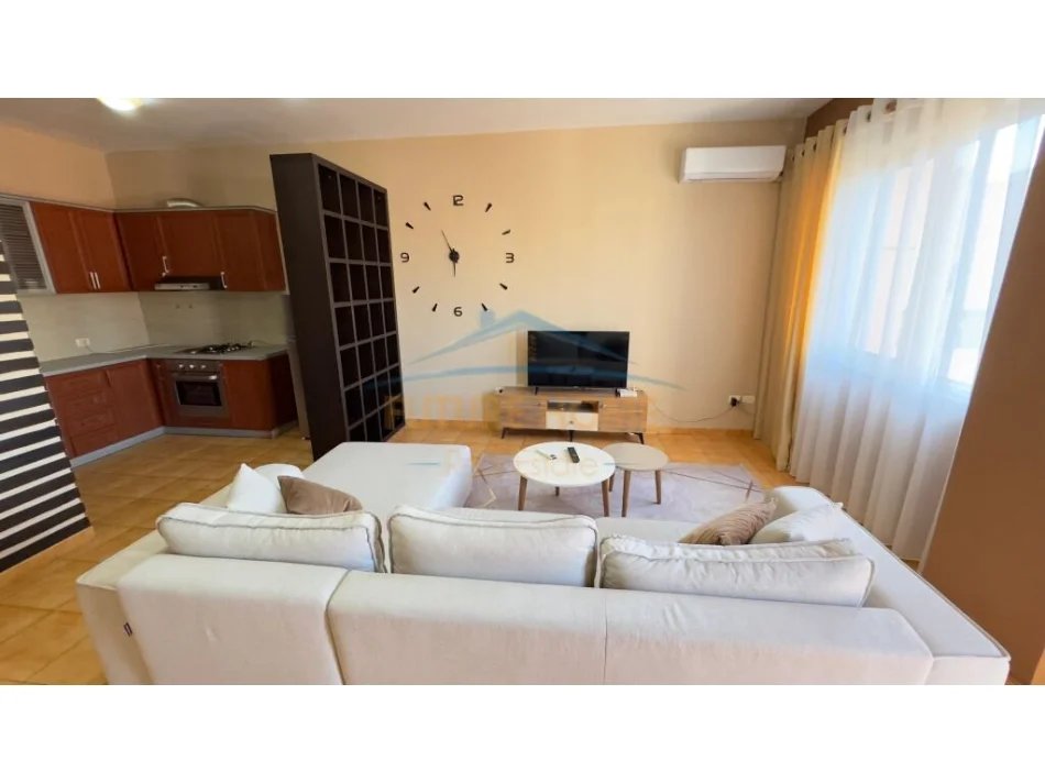 Tirane, shitet apartament 1+1 Kati 5, 73 m² 204.800 € (Rruga e Barrikadave)