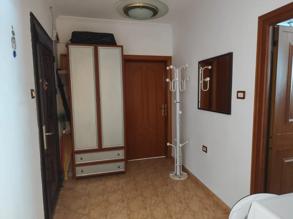 Tirane, shitet apartament 1+1 Kati 5, 80.000 € (Shkolla e Bashkuar)