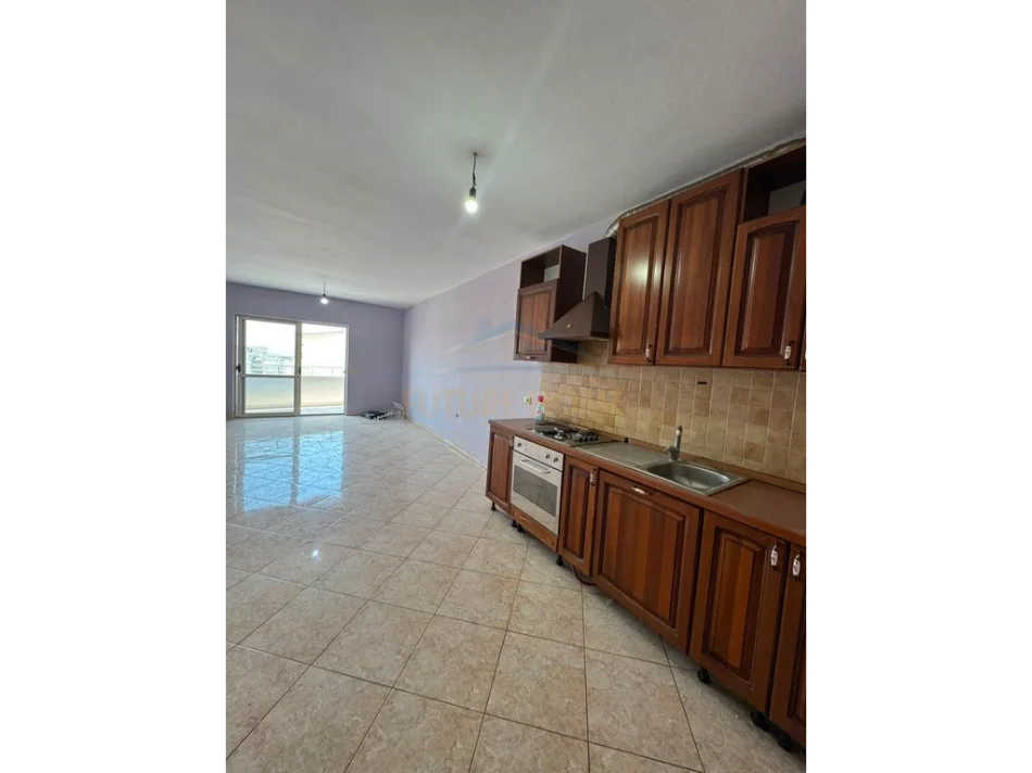 Tirane, shitet apartament 1+1 Kati 5, 86 m² 112.000 € (FRESK)