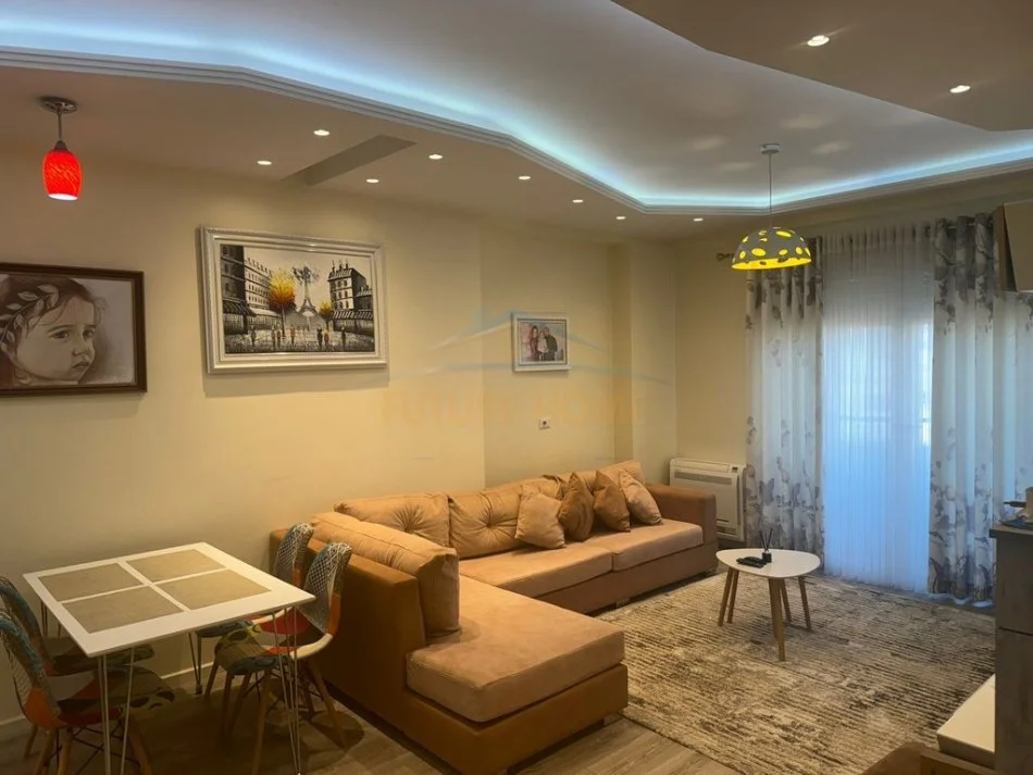 Tirane, shitet apartament 1+1 Kati 6, 215.000 € (Perball Kristal Center)