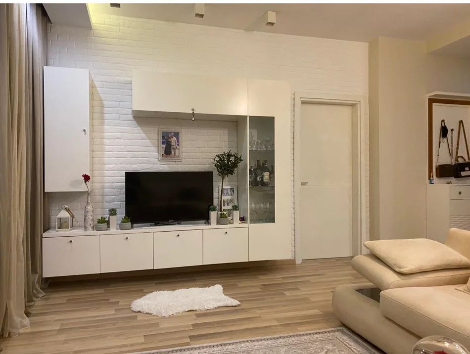 Tirane, shitet apartament 1+1 Kati 7, 129.000 € (3 Deshmoret)