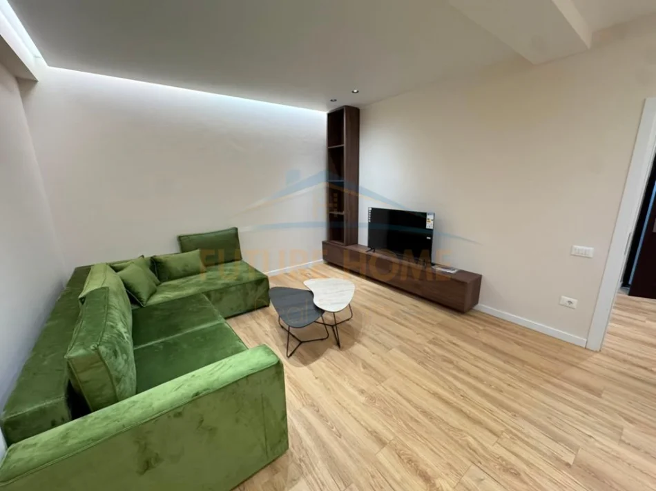 Tirane, shitet apartament 1+1 Kati 7, 65 m² 125.000 € (Unaza e Re)
