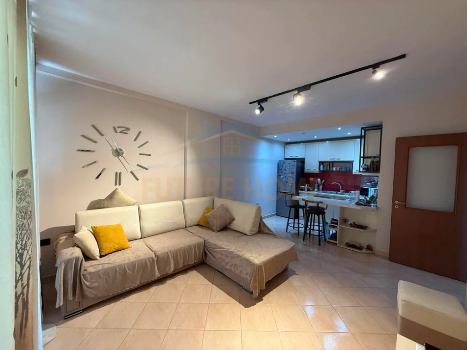 Tirane, shitet apartament 1+1 Kati 7, 70 m² 135.000 € (Unaza e Re)