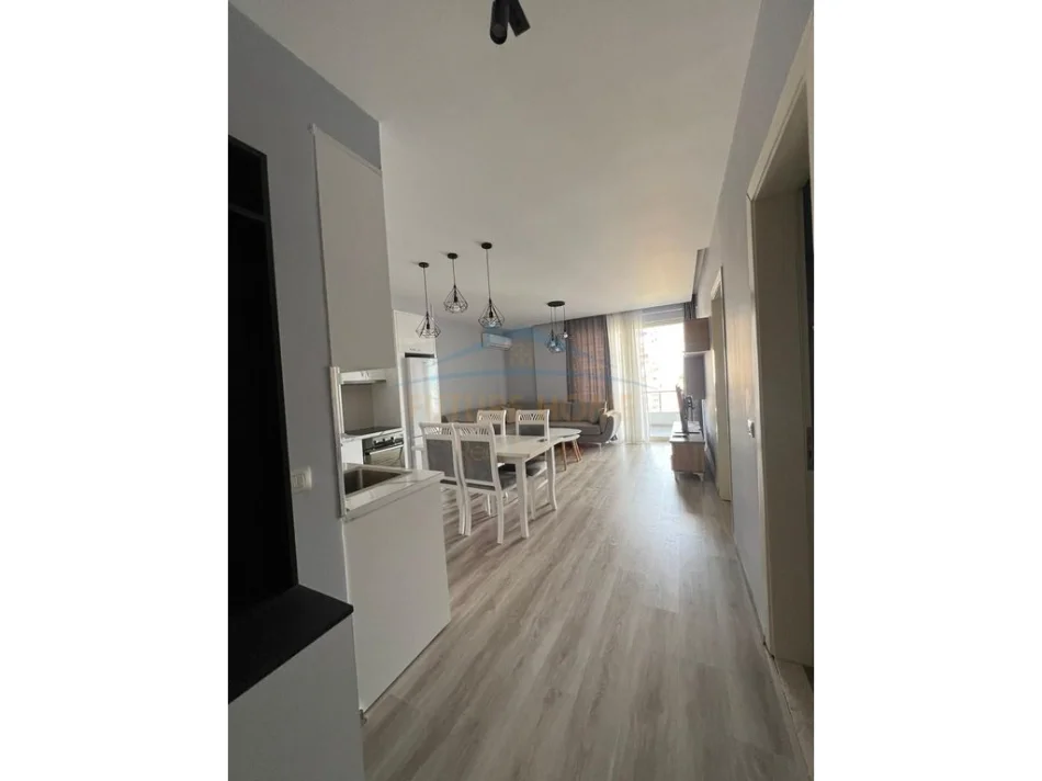 Tirane, shitet apartament 1+1 Kati 8, 80 m² 145.000 € (Ish-Fusha e Aviacionit)