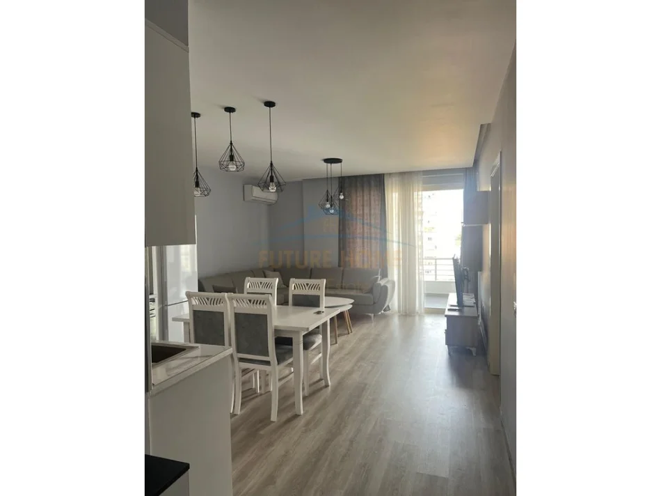 Tirane, shitet apartament 1+1 Kati 8, 81 m² 145.000 € (Fusha e Aviacionit)
