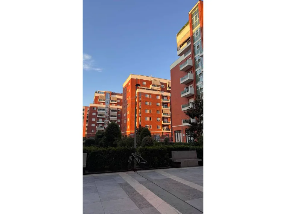 Tirane, shitet apartament 1+1 Kati 8, 84 m² 150.000 € (Unaza e Re)