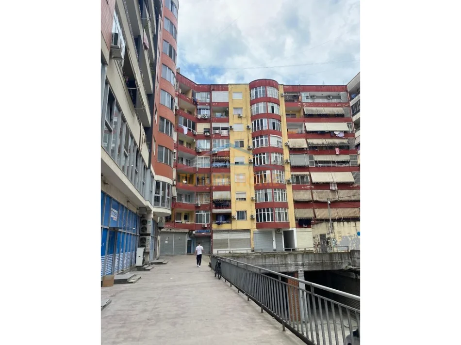 Tirane, shitet apartament 1+1 Kati 9, 68 m² 110.000 €