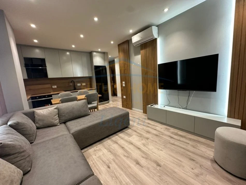 Tirane, shitet apartament 1+1+Post Parkimi,  Kati 2, 59 m² 230.000 € (Shkolla e Kuqe)