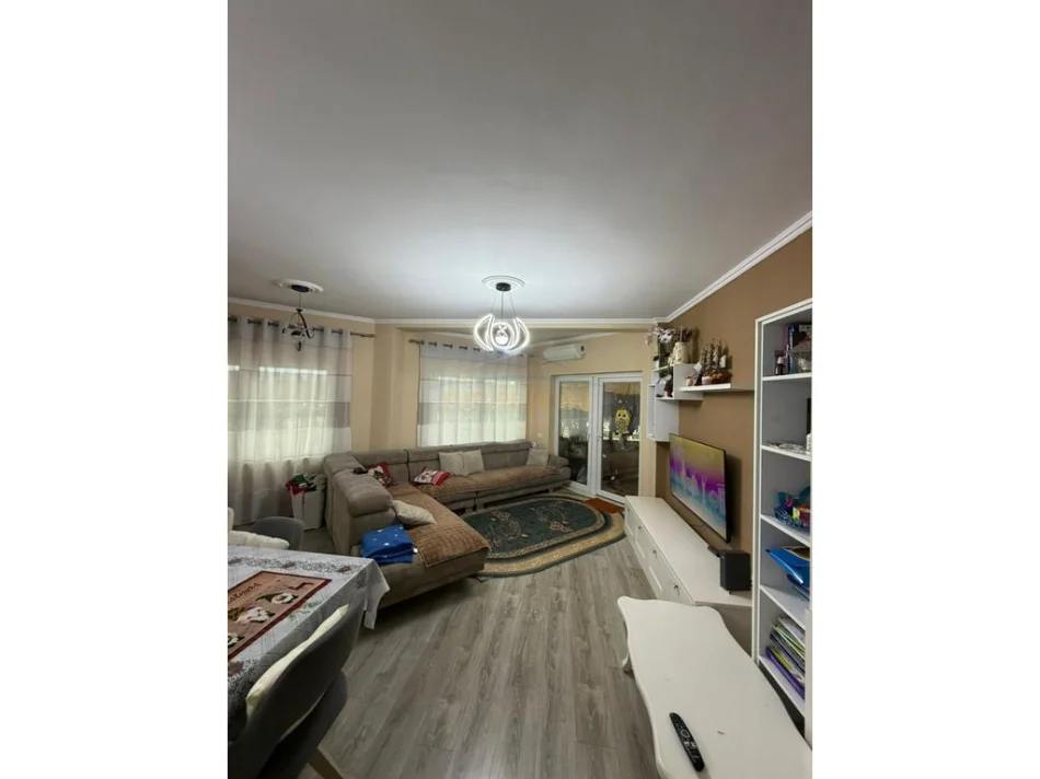 Tirane, shitet apartament 2+1 , 117 m²