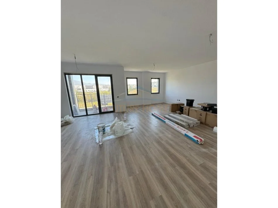 Tirane, shitet apartament 2+1 , 143 m² 357.000 € (Liqeni i thate)