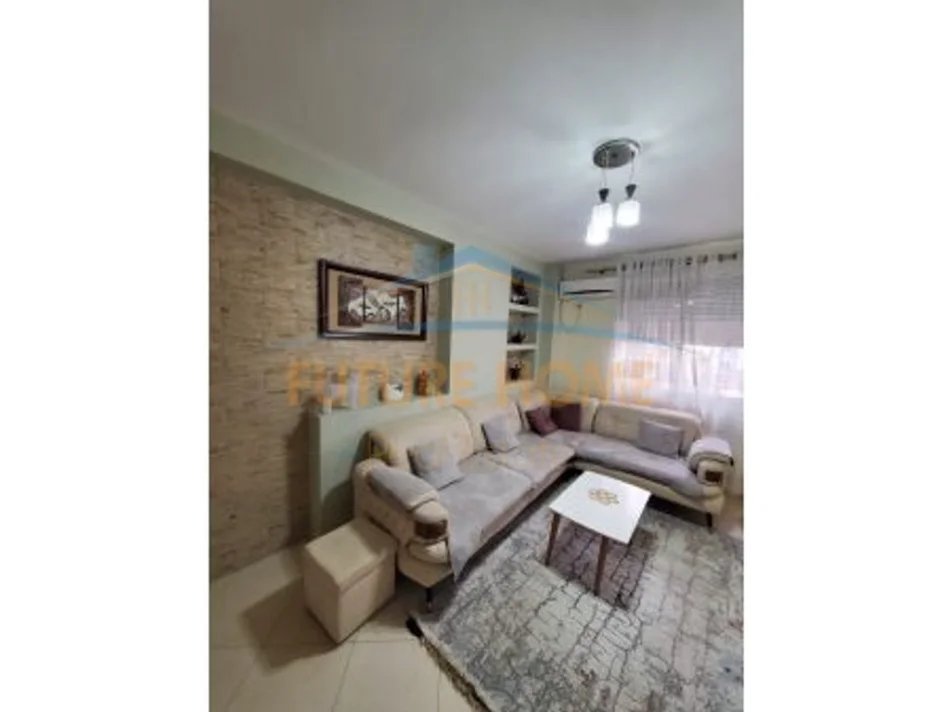 Tirane, shitet apartament 2+1+2+Ballkon Kati 3, 92 m² 14,500,000 Lekë  (Fresk, prane Fizikes Berthamore)