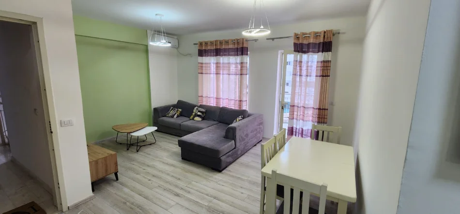 Tirane, shitet apartament 2+1+2+Ballkon Kati 4, 100 m² 250.000 € (Kopshti Zoologjik)