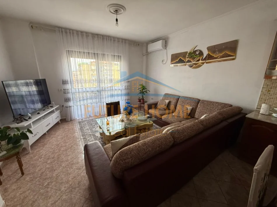 Tirane, shitet apartament 2+1+2+Ballkon Kati 5, 107 m² 160.000 € (Kopshti Botanik)