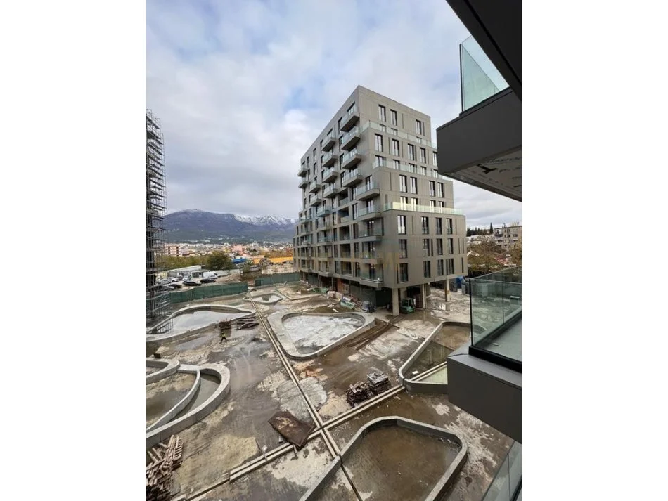 Tirane, shitet apartament 2+1+2+Depo,  Kati 2, 205.000 € (Kompleksi Golden Gate, Prane Maternitetit te Ri)