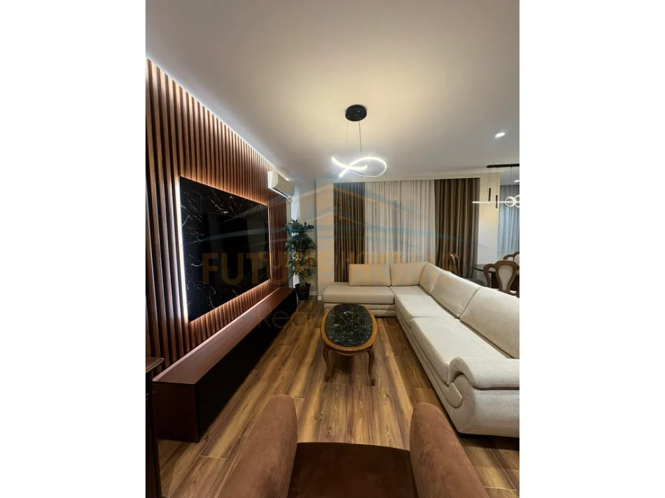 Tirane, shitet apartament 2+1+2,  Kati 4, 102 m² 242.000 € (Rruga Mine Peza)