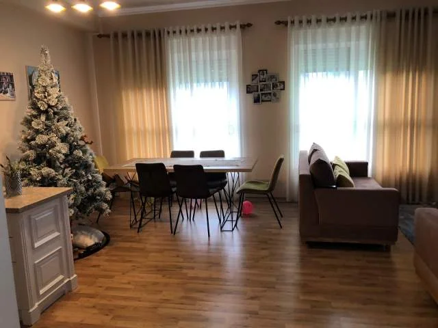 Tirane, shitet apartament 2+1+2 + Parkim Kati 5, 103.5 m² (Ali Demi, Kompleksi Mangalem 21)