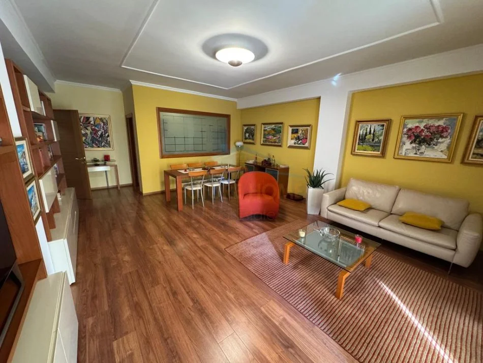 Tirane, shitet apartament 2+1+2+Post Parkimi,  Kati 4, 136 m² (Blloku)  Kontaktoni per Cmimin