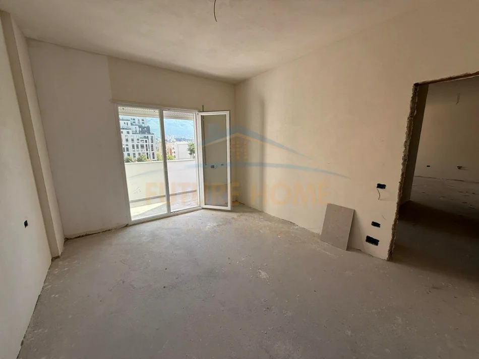Tirane, shitet apartament 2+1+2+Post Parkimi,  Kati 5, 98 m² 275.000 € (Shkolla e Kuqe)