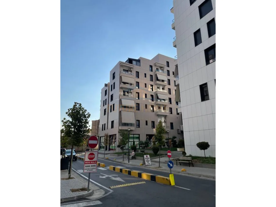 Tirane, shitet apartament 2+1+2+Verandë, Kati 2, 106 m² 36,574,000 Lekë (Rezidenca Green Harmony, Porcelan)