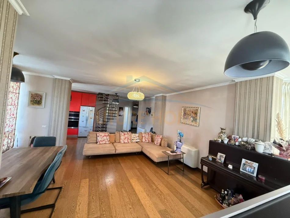 Tirane, shitet apartament 2+1+Aneks+Ballkon Kati 10, 102 m² 205.600 €
