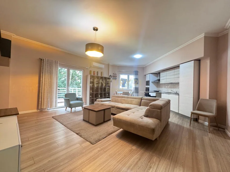 Tirane, shitet apartament 2+1+Aneks+Ballkon Kati 2, 240.000 €