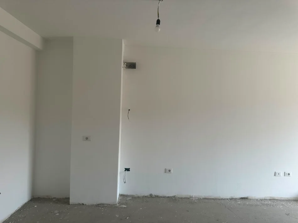 Tirane, shitet apartament 2+1+Aneks+Ballkon Kati 2, 96 m² 180.000 € (kinostudio , porcelan)