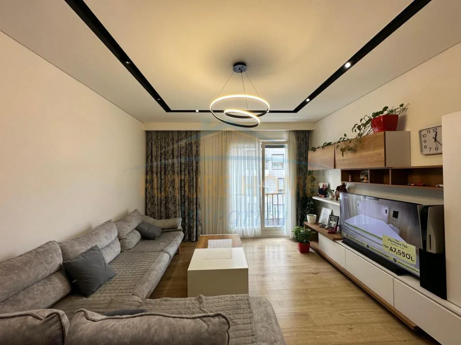 Tirane, shitet apartament 2+1+Aneks+Ballkon Kati 3, 107 m² 260.000 €