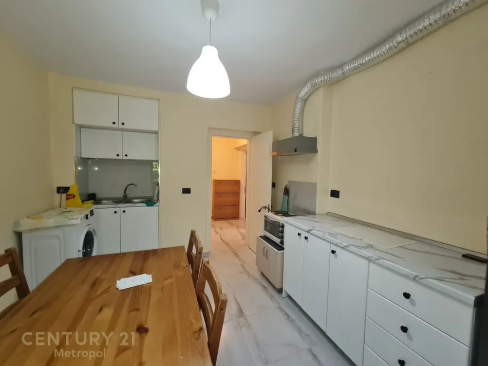 Tirane, shitet apartament 2+1+Aneks+Ballkon Kati 3, 55 m² 147.000 € (rruga e durresit)