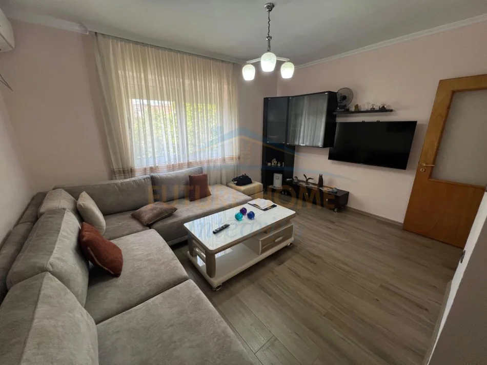 Tirane, shitet apartament 2+1+Aneks+Ballkon Kati 3, 73 m² 178.000 € (Ali Demi)