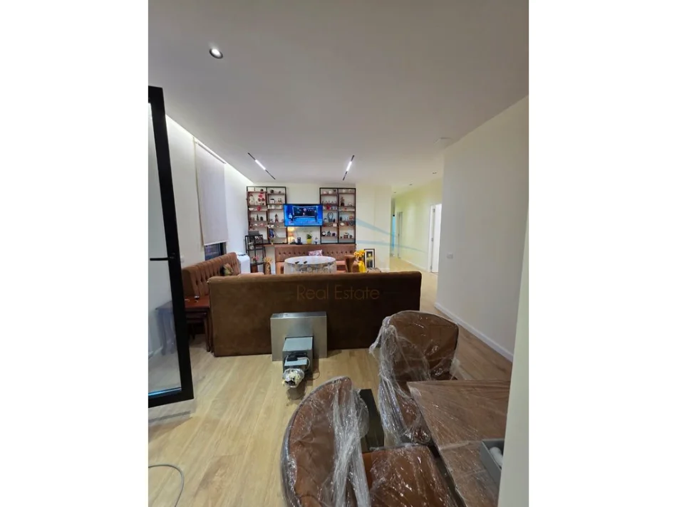 Tirane, shitet apartament 2+1+Aneks+Ballkon Kati 4, 120 m² 354.000 € (Siri Kodra)
