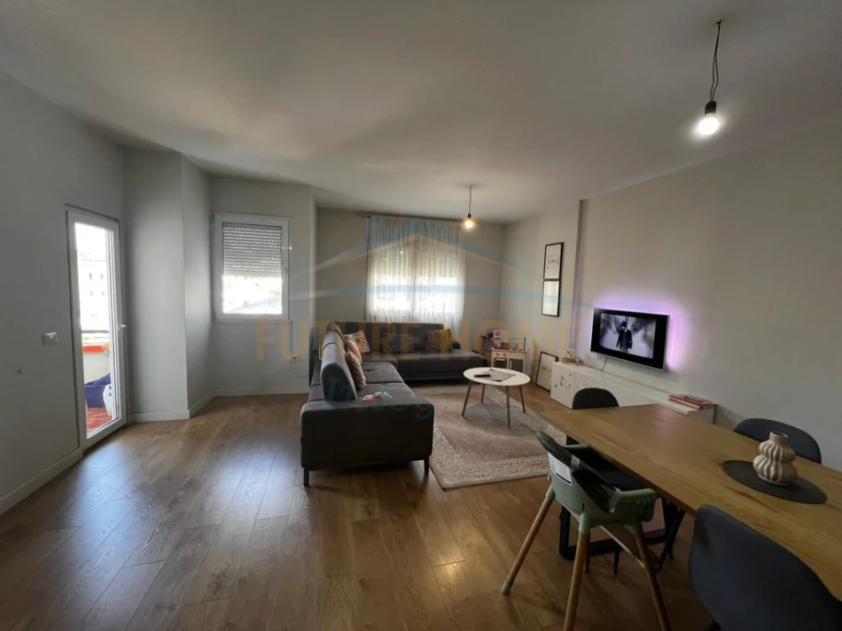 Tirane, shitet apartament 2+1+Aneks+Ballkon Kati 4, 93 m² 148.000 €