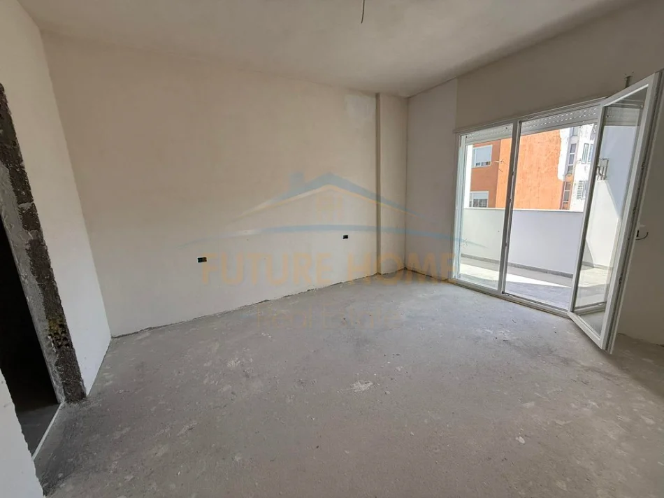 Tirane, shitet apartament 2+1+Aneks+Ballkon Kati 5, 98 m² 275.000 € (Shkolla e Kuqe)