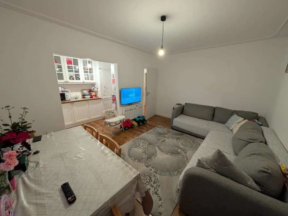 Tirane, shitet apartament 2+1+Aneks Kati 3, 75 m² 172.000 €