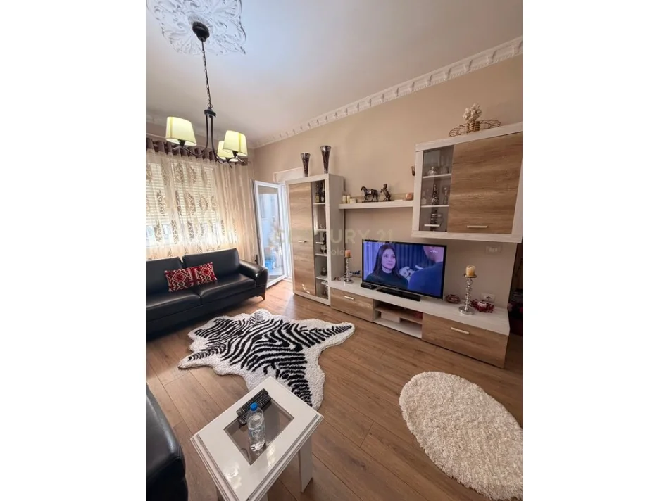 Tirane, shitet apartament 2+1+Aneks Kati 6, 110 m² (Pazarit te Ri)