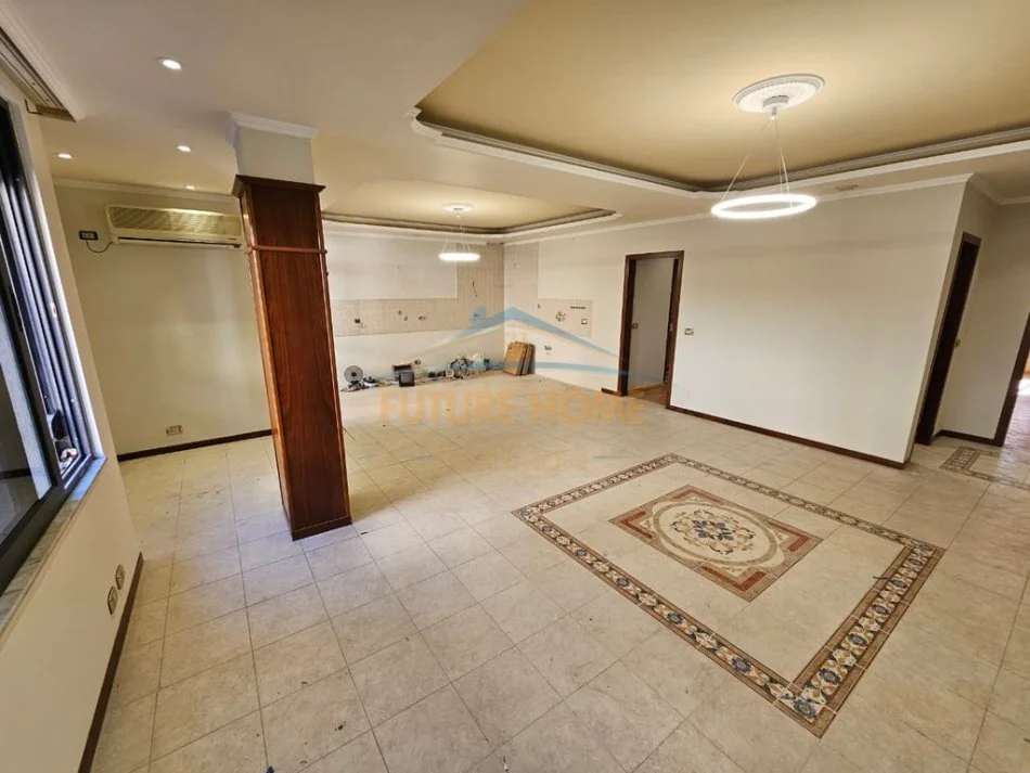 Tirane, shitet apartament 2+1+Ballkon , 139 m² 350.000 € (Blllok)