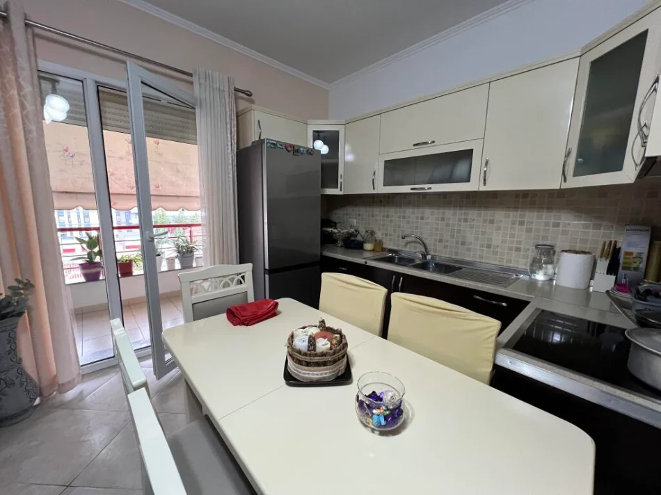 Tirane, shitet apartament 2+1+Ballkon , 91 m² 190.000 € (Hipoteka)
