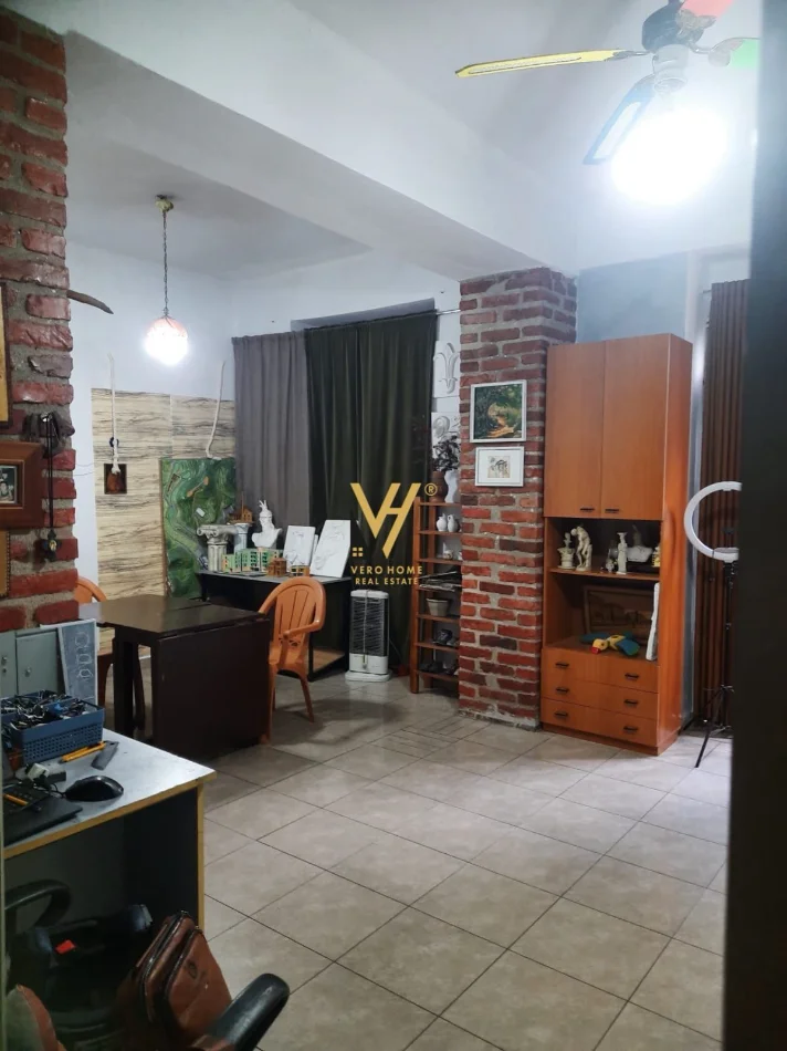 Tirane, shitet apartament 2+1+Ballkon Kati 0, 76 m² 250.000 € (SHALLVARET)