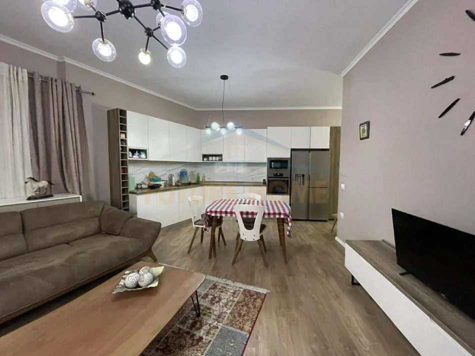 Tirane, shitet apartament 2+1+Ballkon Kati 1, 103 m² 230.000 € (Kopshti Zoologjik)
