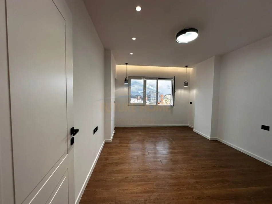 Tirane, shitet apartament 2+1+Ballkon Kati 11, 101 m² 250.000 € (Komuna e Parisit, Rruga Prokop Mima)