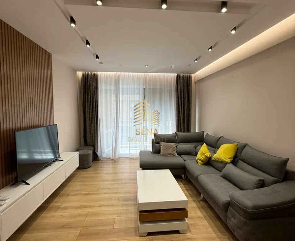 Tirane, shitet apartament 2+1+Ballkon Kati 1, 128 m² 250.000 € (Xhamllik)