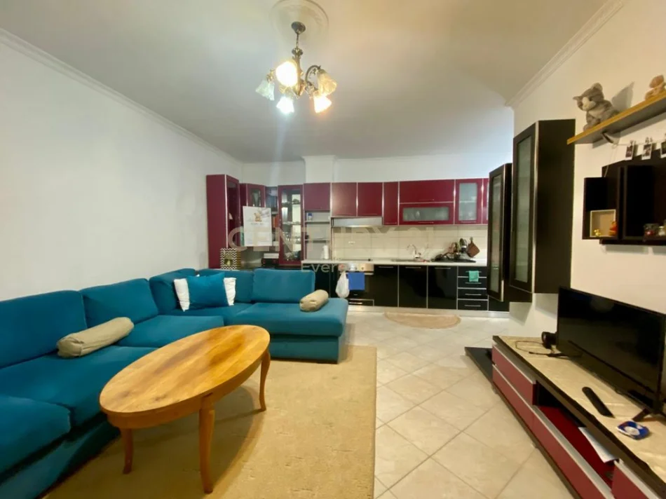 Tirane, shitet apartament 2+1+Ballkon Kati 1, 93 m² 145.000 €