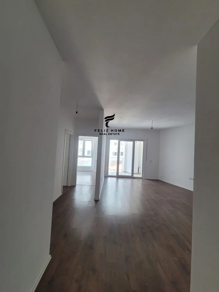 Tirane, shitet apartament 2+1+Ballkon Kati 1, 94 m² 223.000 € (RRUGA BARRIKADAVE)