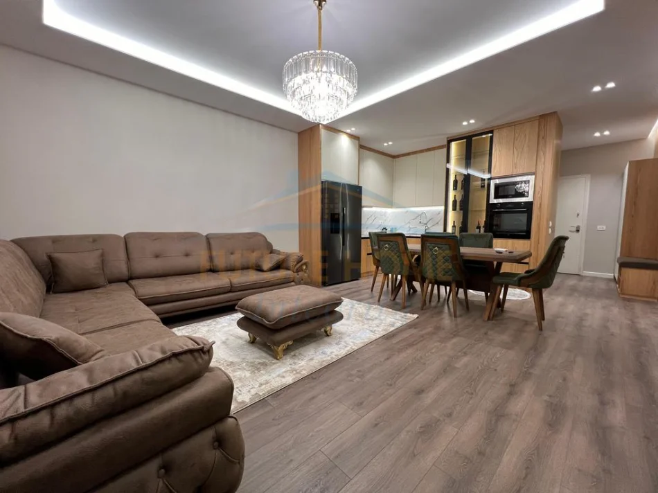 Tirane, shitet apartament 2+1+Ballkon Kati 1, 97 m² 260.000 € (Ali demi)